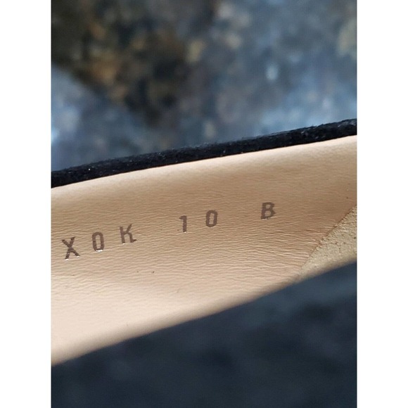 Salvatore Ferragamo Women's Black & Gold Toe More Suede Chain Cap-Toe Pumps 10 - Picture 11 of 14